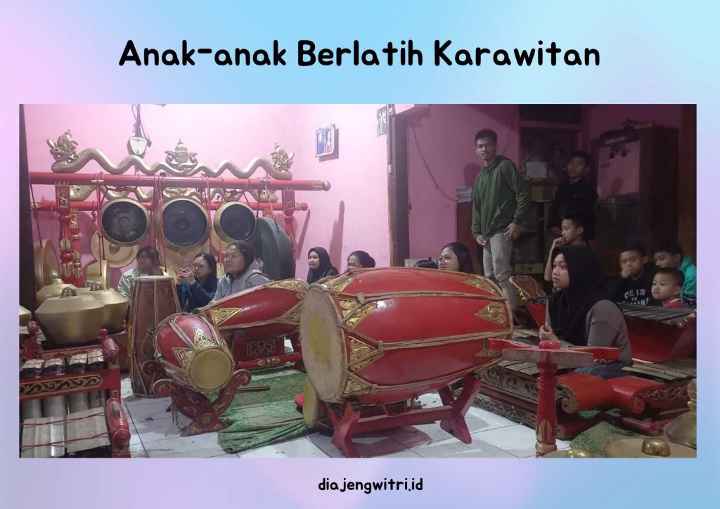 antusian anak-anak berlatih karawitan