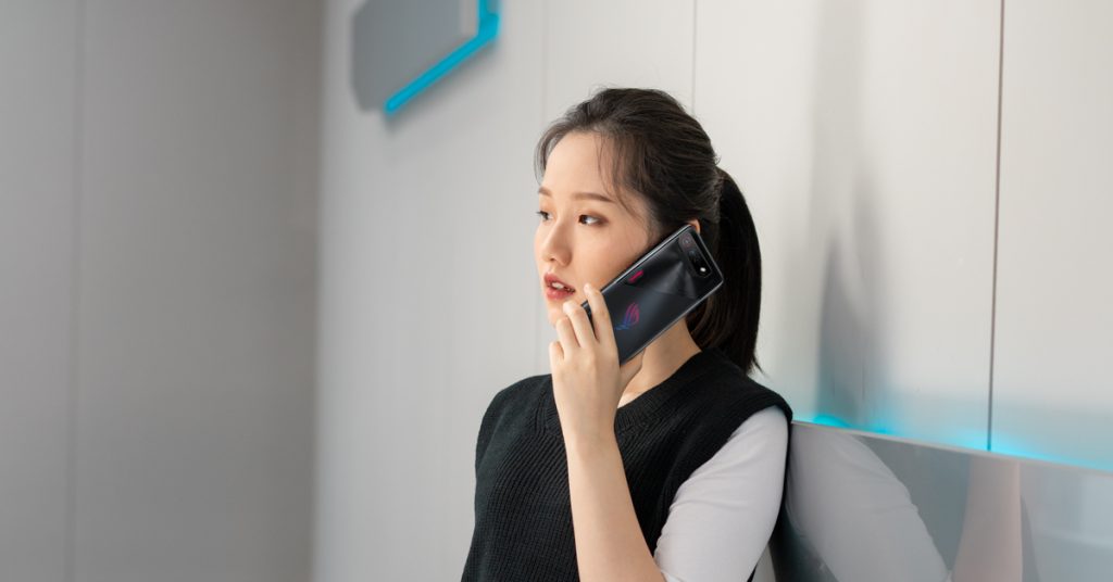 jika ASUS ROG Phone 7 di tangan Mama, keren kan?